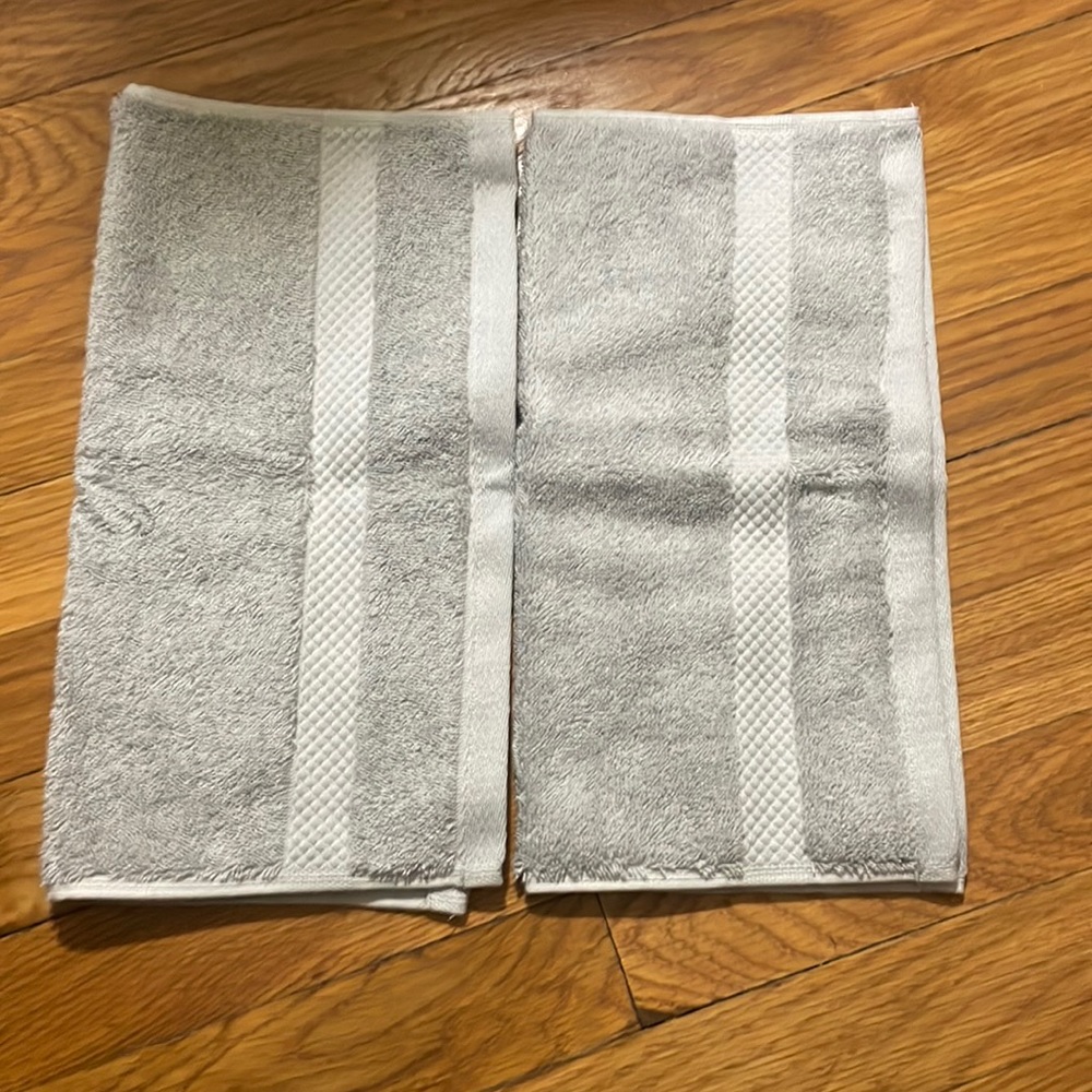 Set of 5 brand new wash cloths